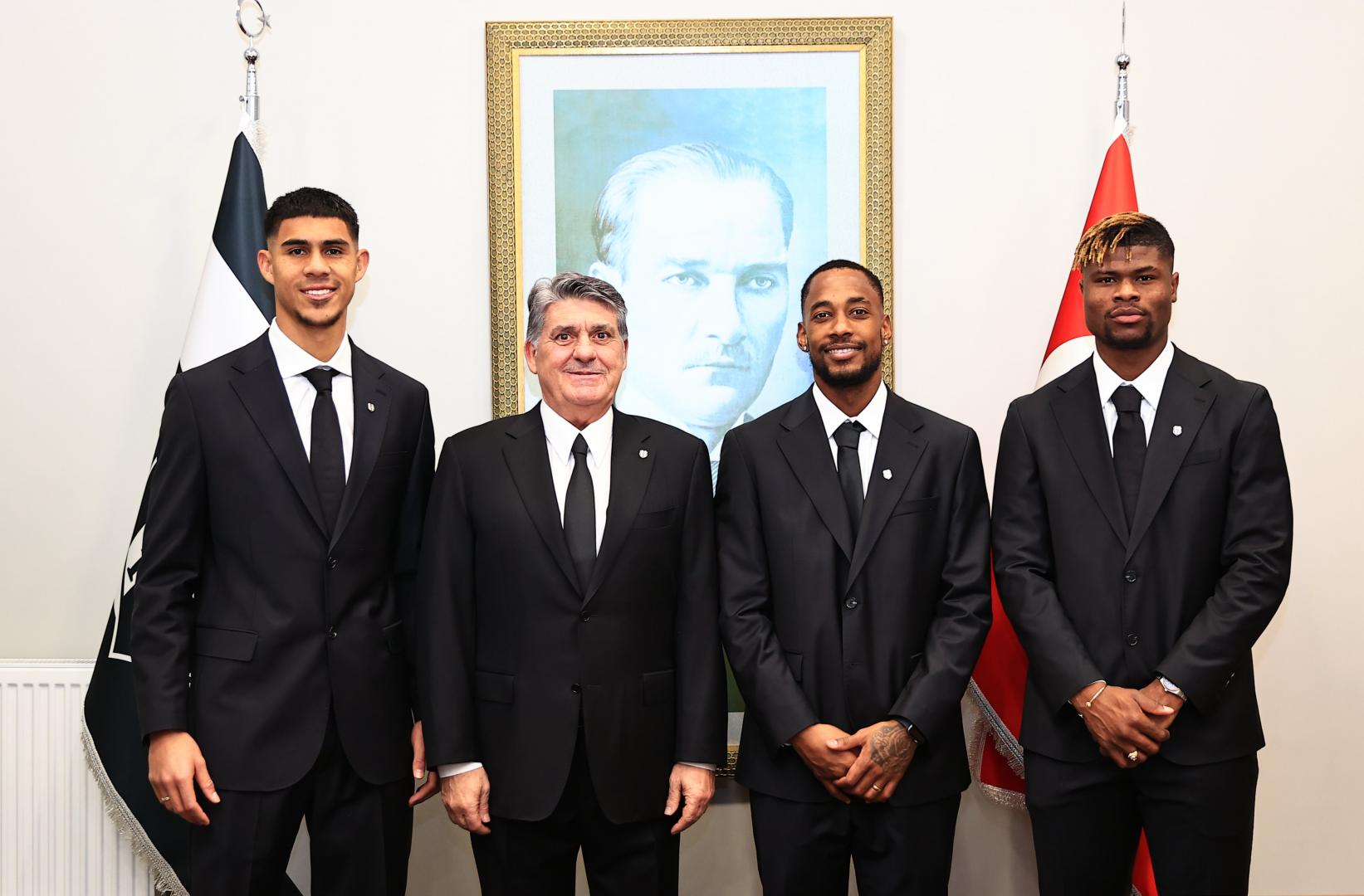 Beşiktaş'tan toplu imza töreni!