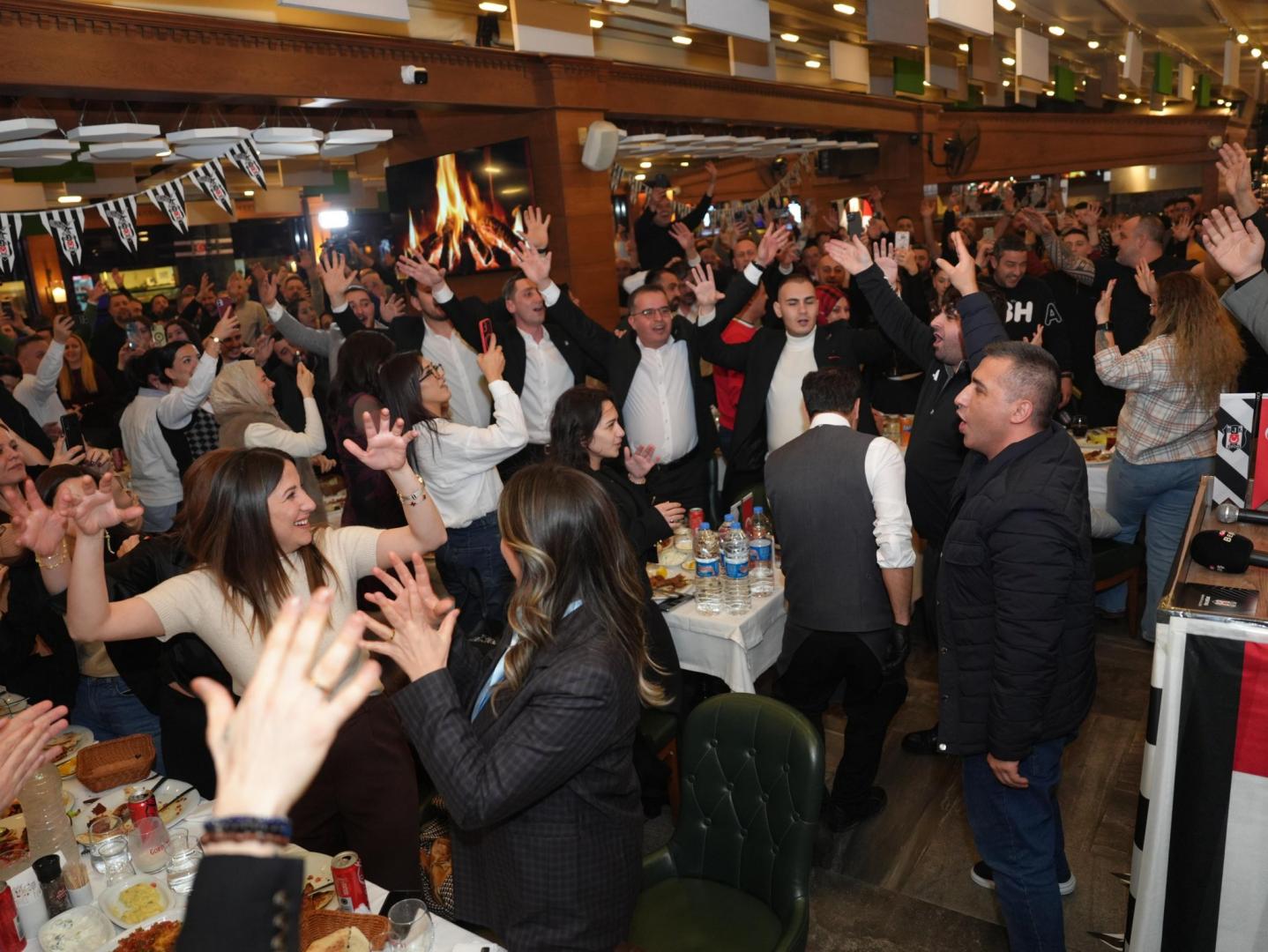 Siyah-Beyazlılar, iftarda bir arada!