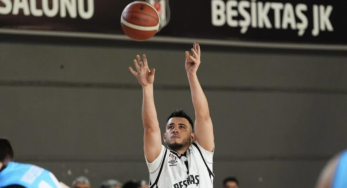 10 yıldır Beşiktaş forması giyen Kemal Kaan Şafak, G.saray ile anlaştı!