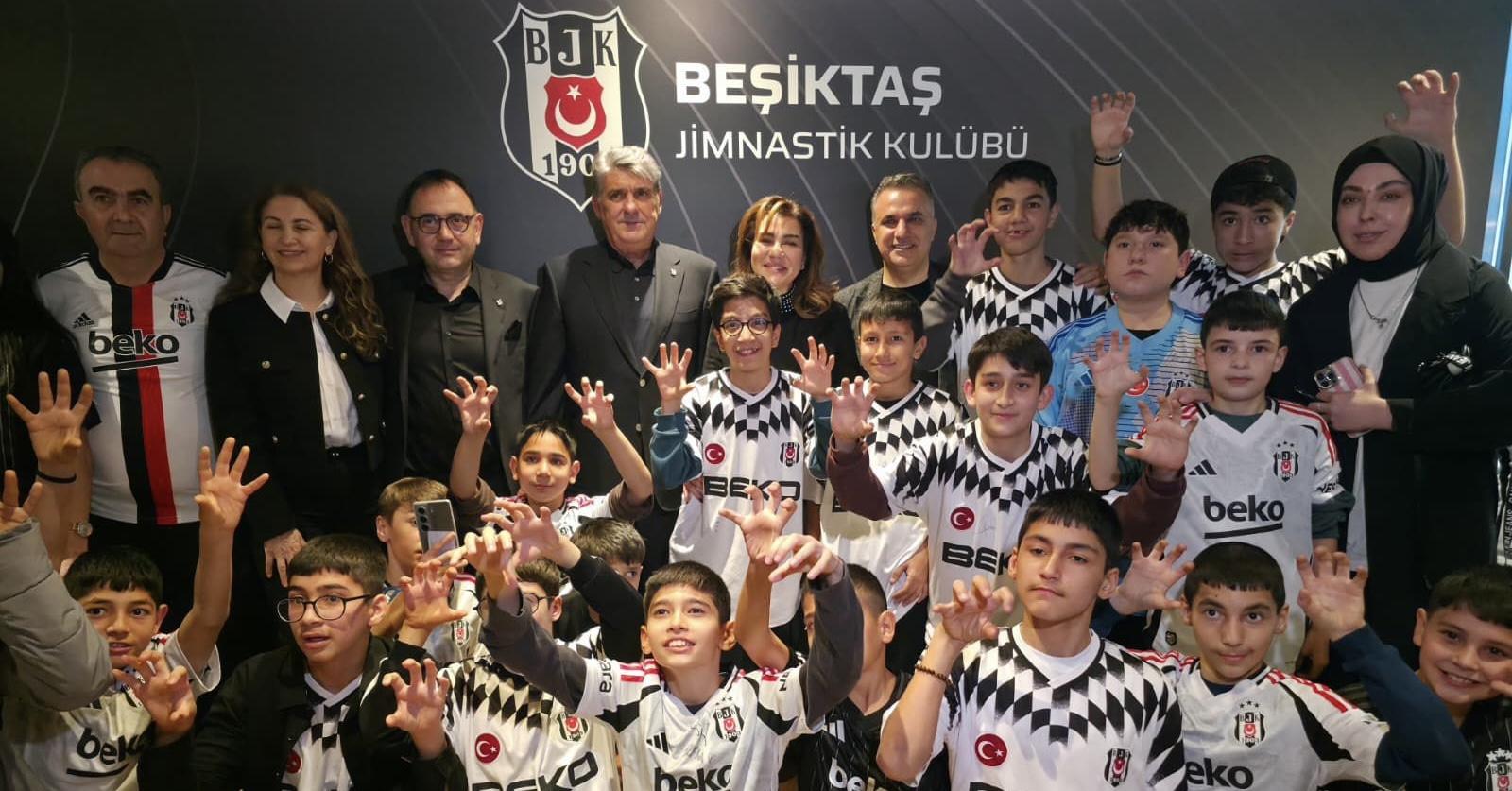 Ankara’dan gelen minik yürekler, Tüpraş Stadyumu’nda Beşiktaş coşkusunu yaşadı!