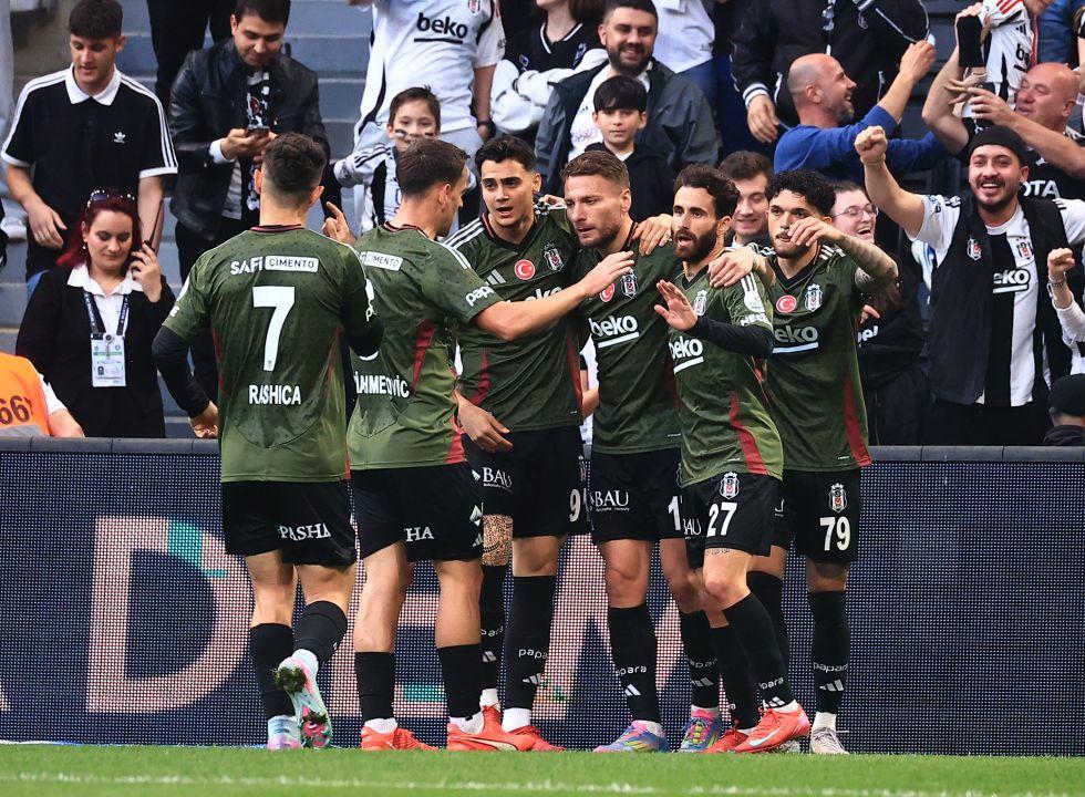 Beşiktaş, evinde Adana Demirspor’u 4 golle geçti!