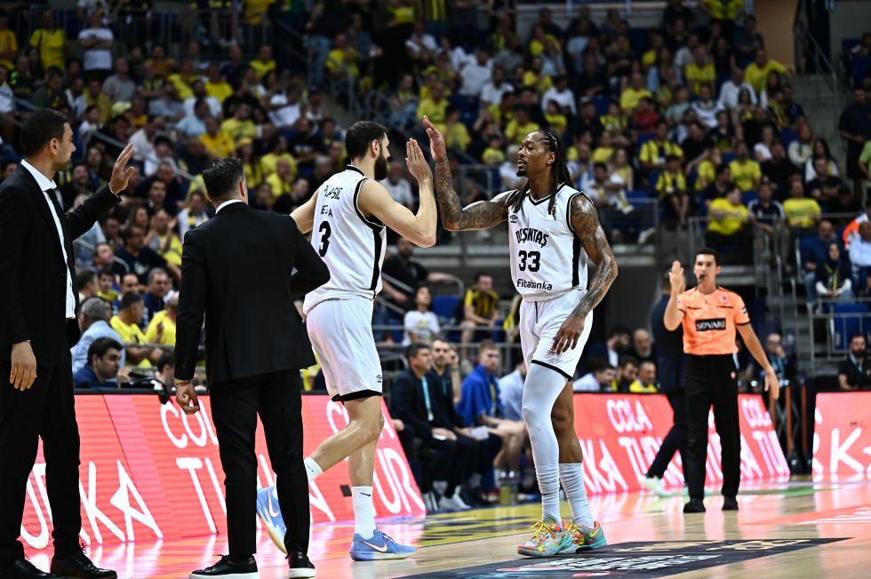 Hakemler böyle istedi, Beşiktaş Fibabanka Ataşehir’de mağlup oldu!
