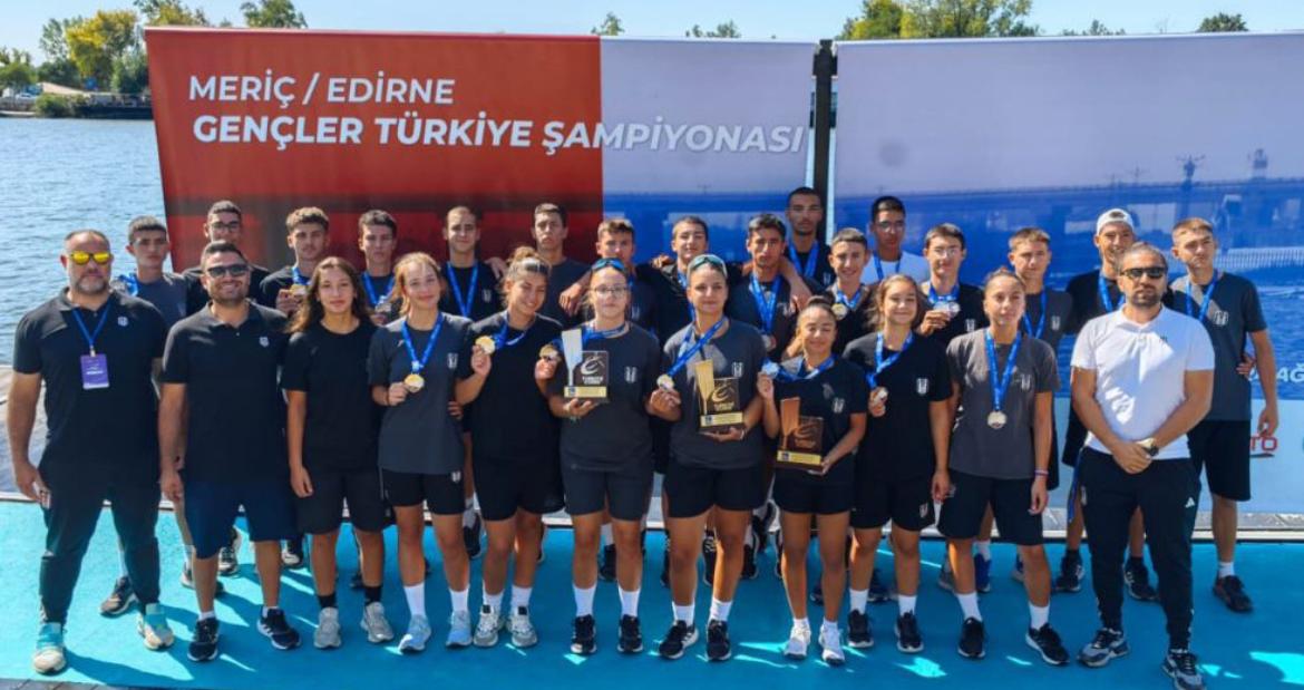 BJK Kürek Takımı’ndan 29 madalya 3 kupalık başarı!
