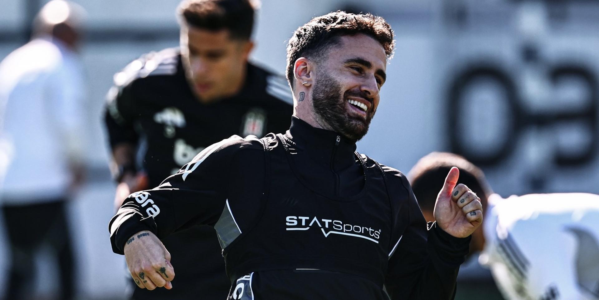 Beşiktaş’a derbi öncesi Rafa Silva’dan müjdeli haber!